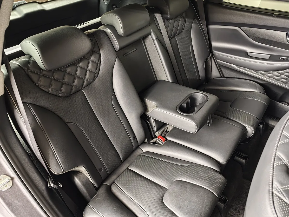 Hyundai Santa Fe 2.2 CRDi AWD 8AT (200 л.с.)  Prestige + Smart Sense Серый в АВИЛОН. Слайд №17