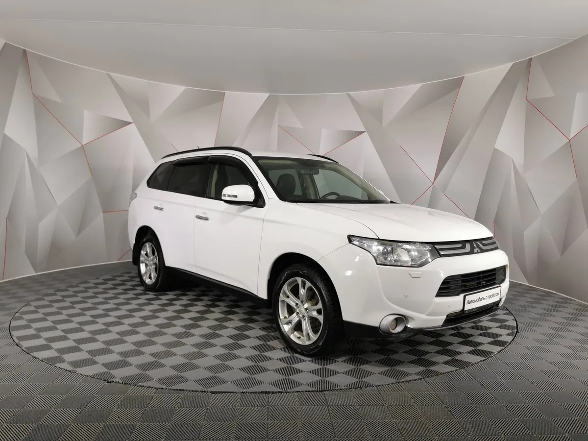 Mitsubishi Outlander 2.4 MIVEC CVT 4WD (167 л.с.) Instyle Белый в АВИЛОН. Слайд №3