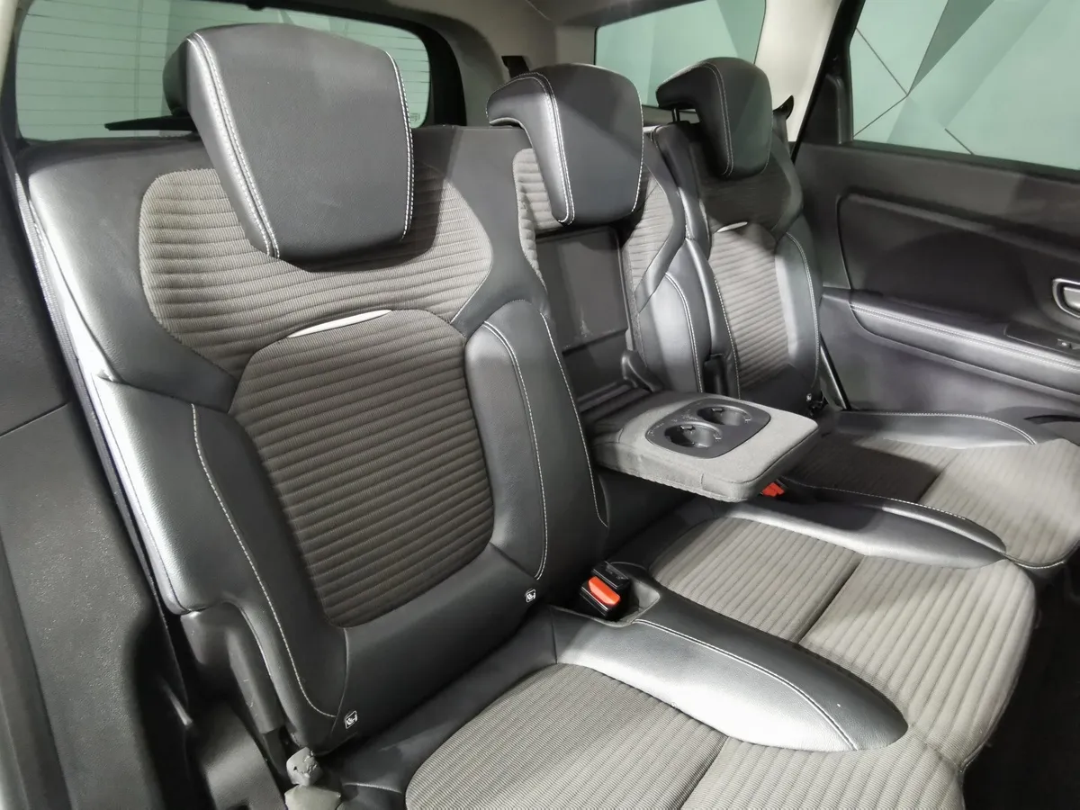 Renault Scenic 1.8 dCi EDC FWD (150 л.с.) Черный в АВИЛОН. Слайд №16