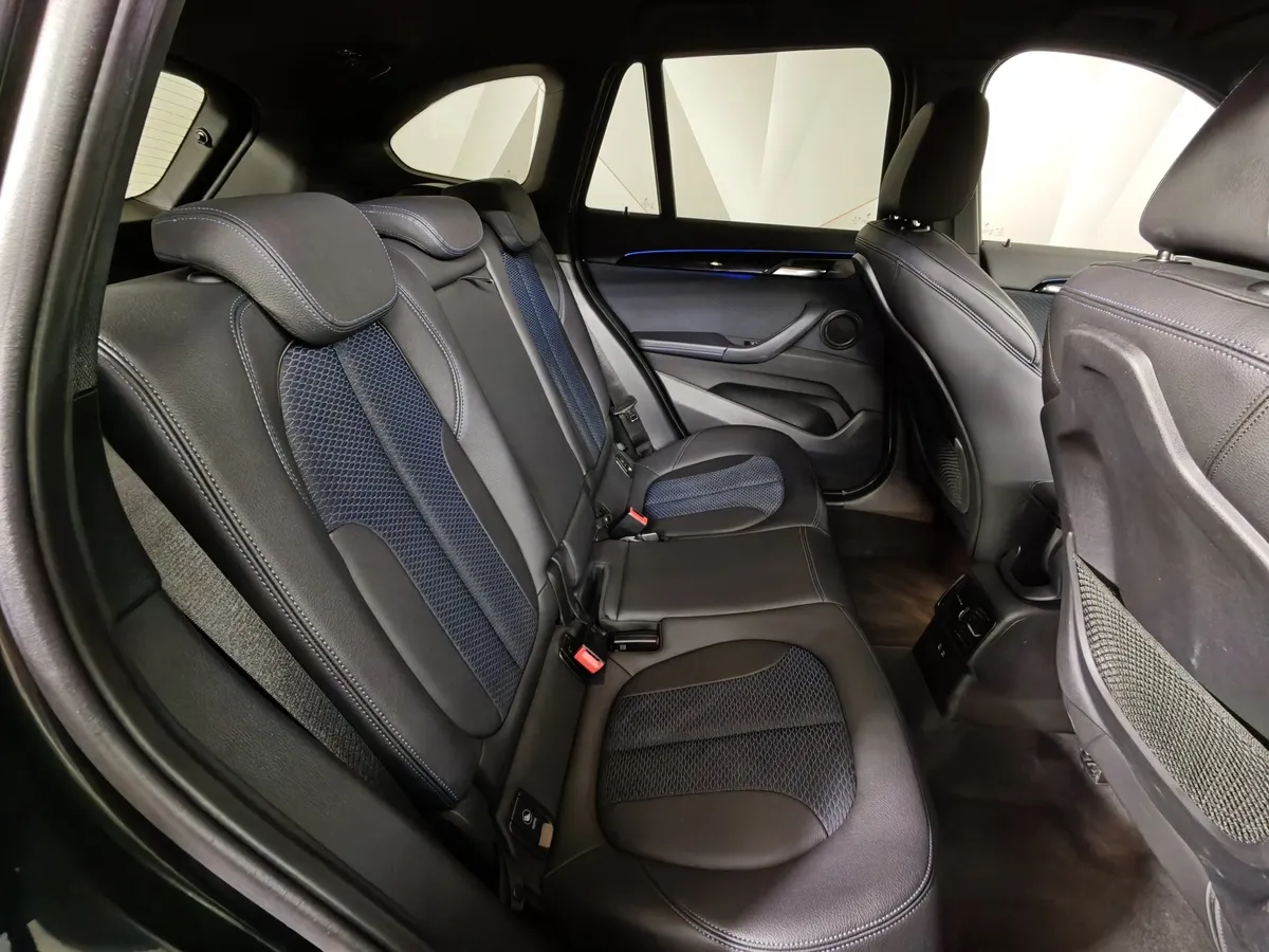BMW X1 20i xDrive Steptronic AT (192 л.с.) M Sport Черный в АВИЛОН. Слайд №14
