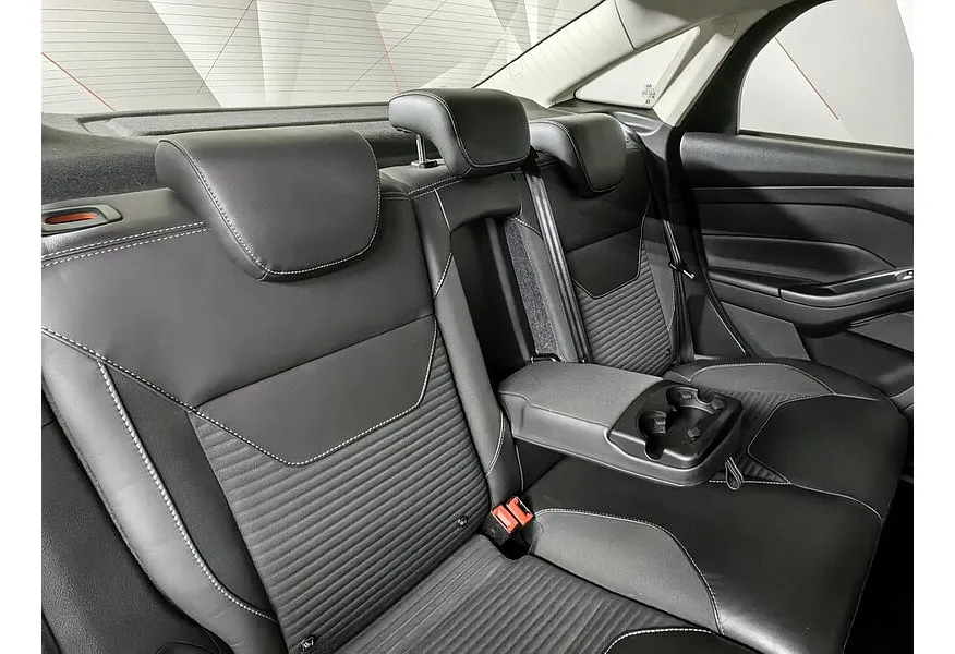 Ford Focus 1.6 PowerShift (125 л.с.) Titanium Белый в АВИЛОН. Слайд №16