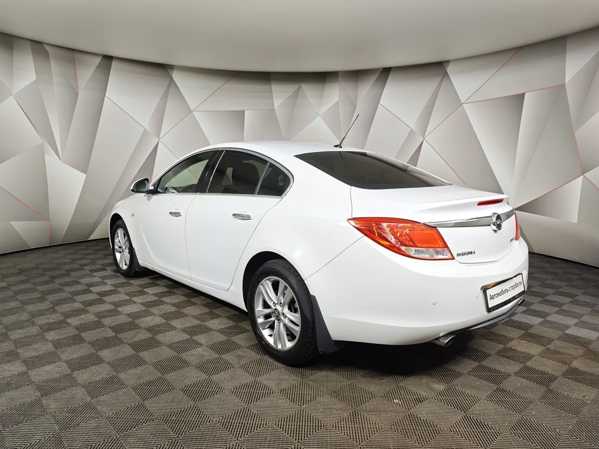 Opel Insignia 2.0 Turbo AT (220 л.с.) Белый в АВИЛОН. Слайд №4