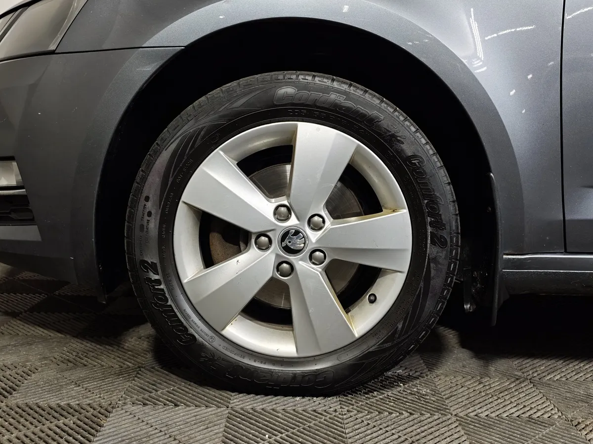 Skoda Octavia 1.4 TSI DSG (140 л.с.) Hockey Edition Серый в АВИЛОН. Слайд №9