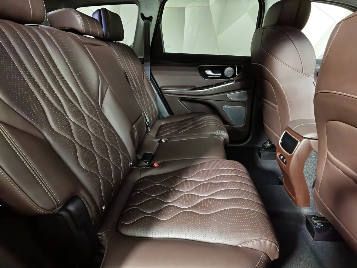 EXEED VX 2.0 AT AWD (249 л.с.) 7 мест President Черный в АВИЛОН. Слайд №16