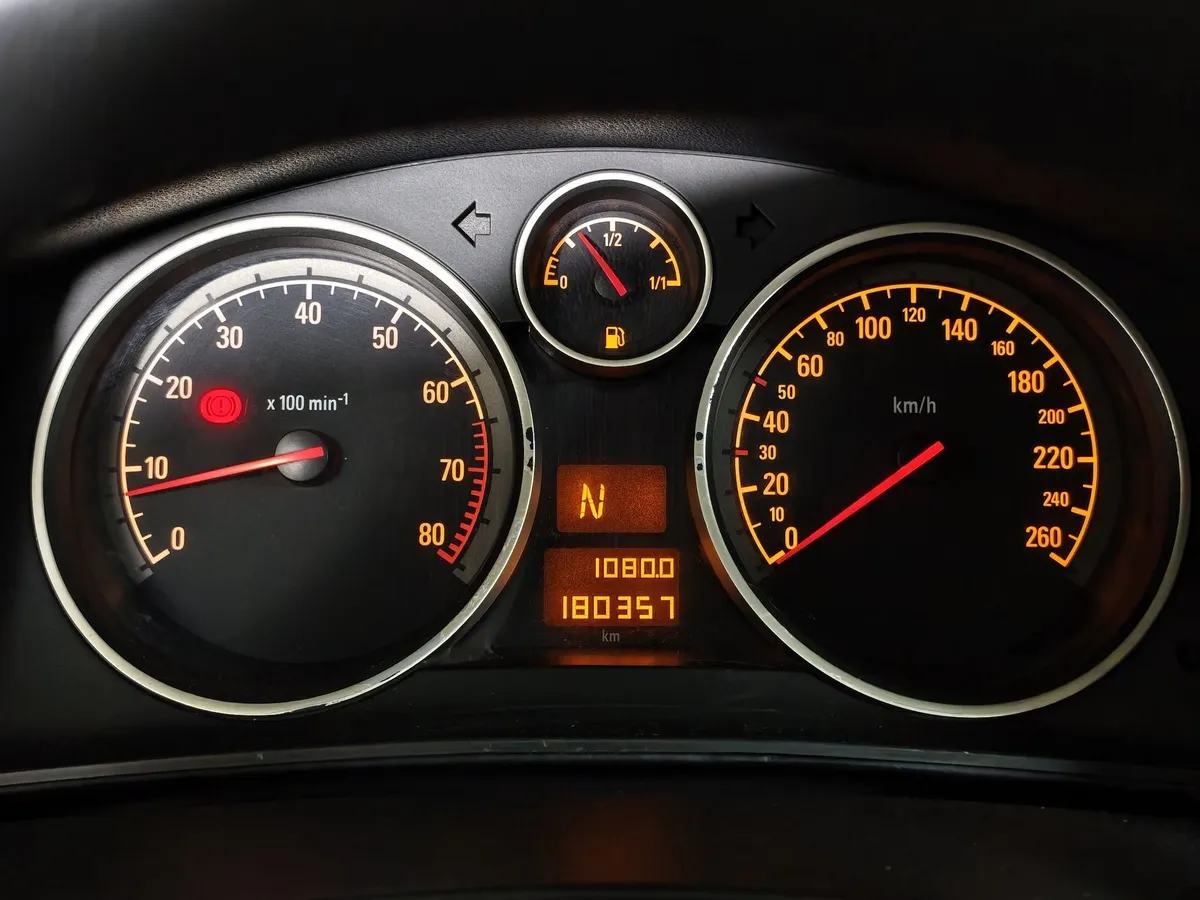 Opel Astra 1.6 Easytronic (115 л.с.) base Черный в АВИЛОН. Слайд №18