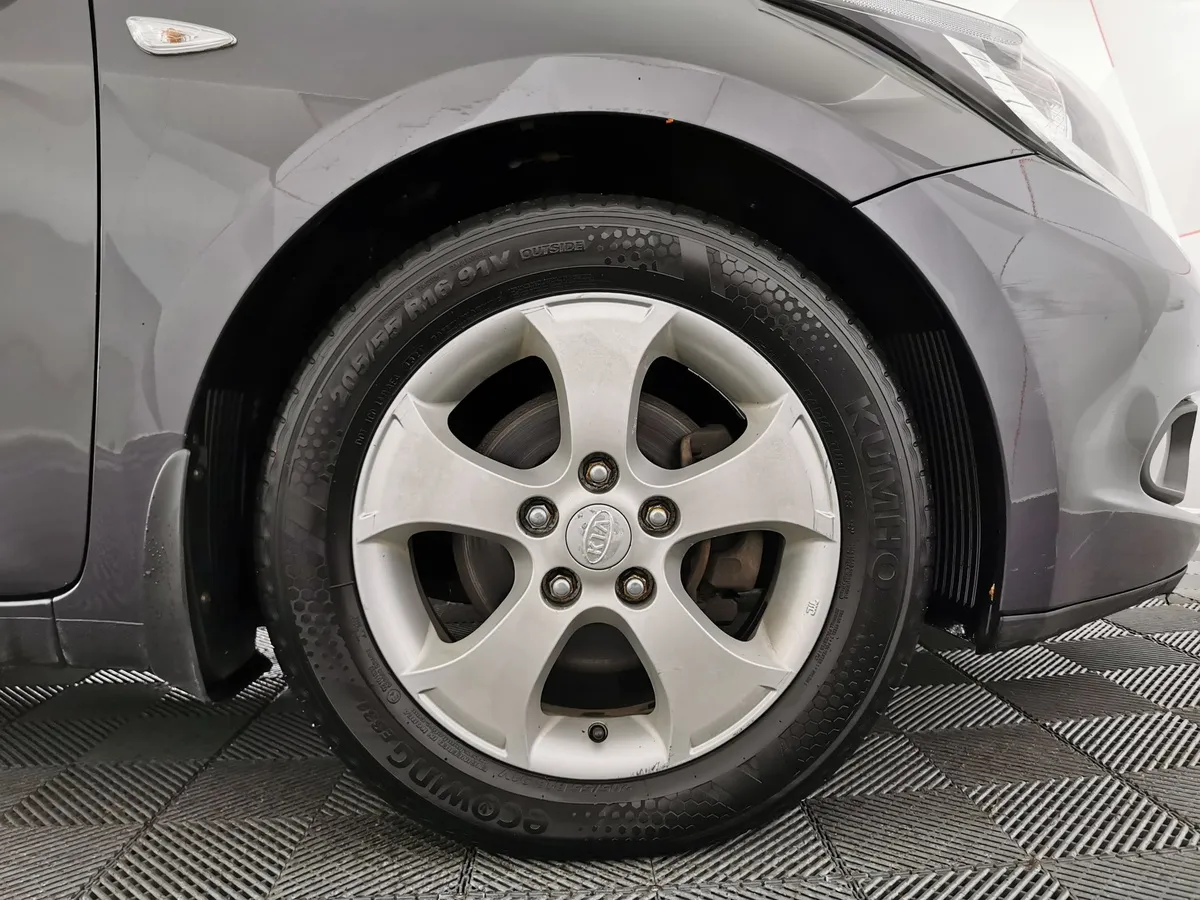 Kia Ceed 1.6 AT (129 л.с.) Luxe Серый в АВИЛОН. Слайд №9
