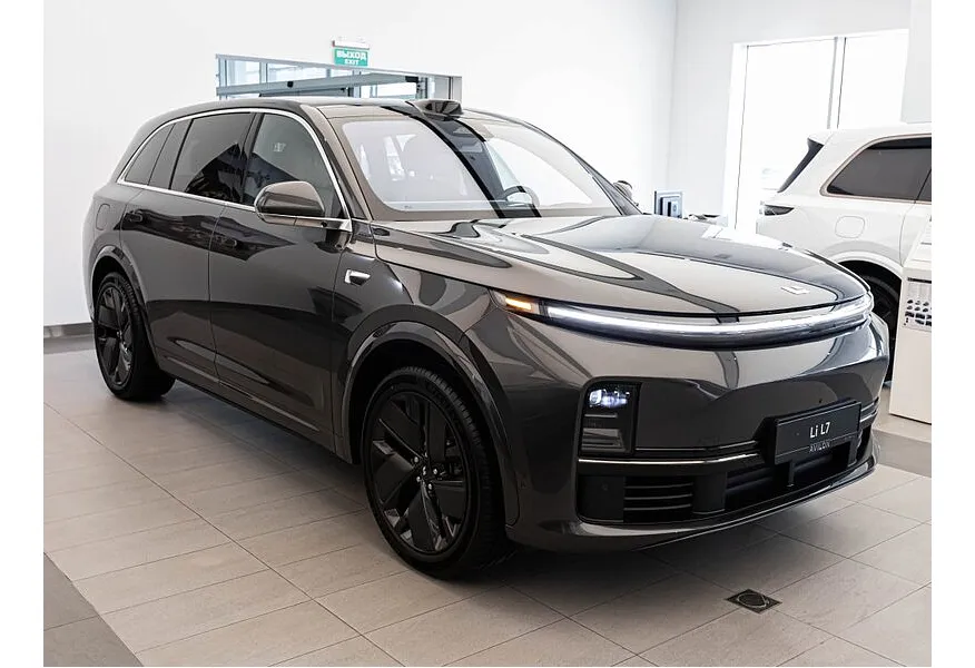 Li Auto L7 1.5 AT 4WD (449 л.с.) Ultra Серый в АВИЛОН. Слайд №2