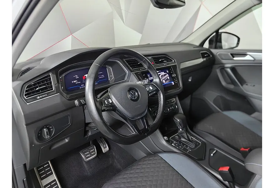 Volkswagen Tiguan 1.4 TSI BlueMotion DSG (150 л.с.) Comfortline Белый в АВИЛОН. Слайд №17