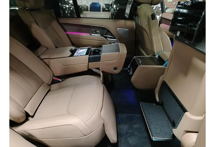 Land Rover Range Rover 4.4 P530 V8 LWB AT AWD (530 л.с.) Autobiography Черный в АВИЛОН. Слайд №9