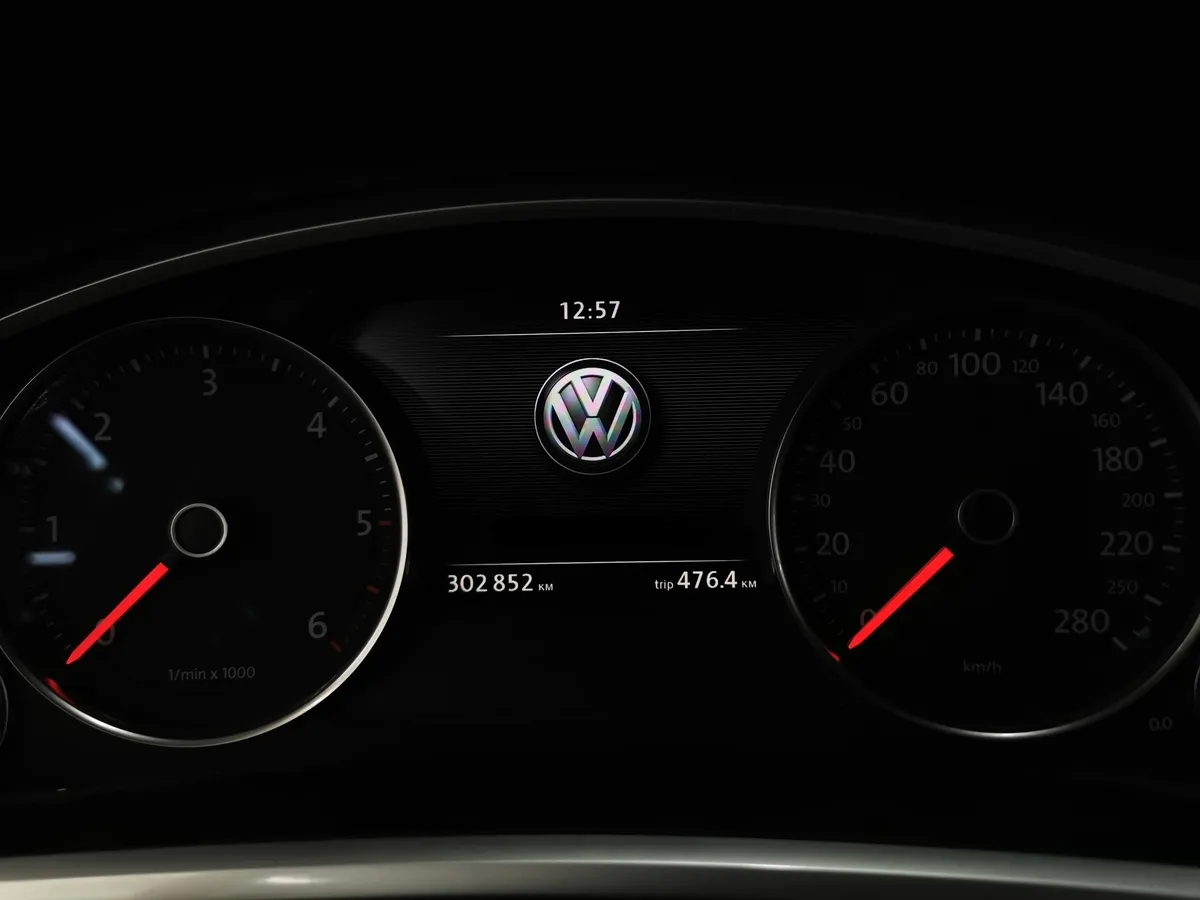 Volkswagen Touareg 3.0 TDI Tiptronic 4Motion (245 л.с.) V6 TDI Коричневый в АВИЛОН. Слайд №17