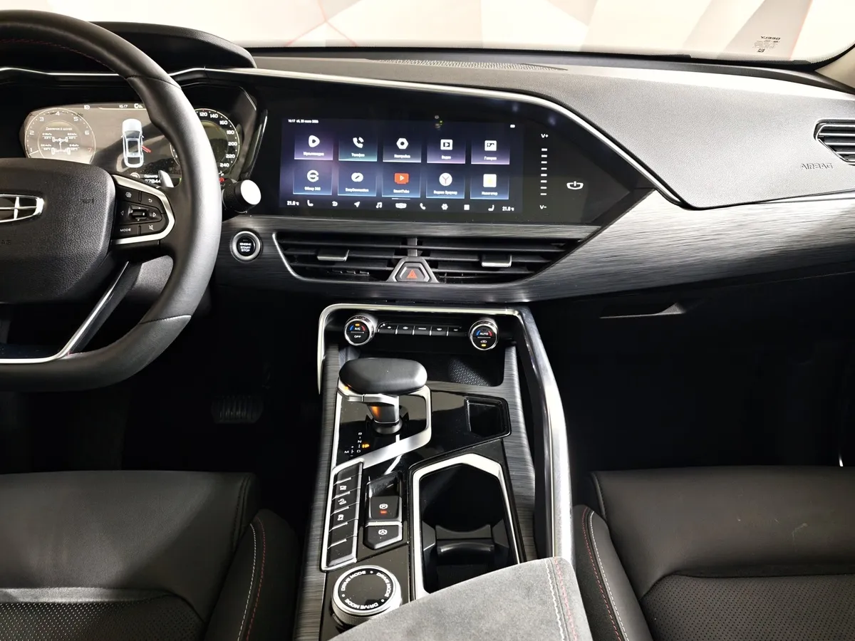 Geely Tugella 2.0 AT AWD (238 л.с.) Flagship Белый в АВИЛОН. Слайд №14