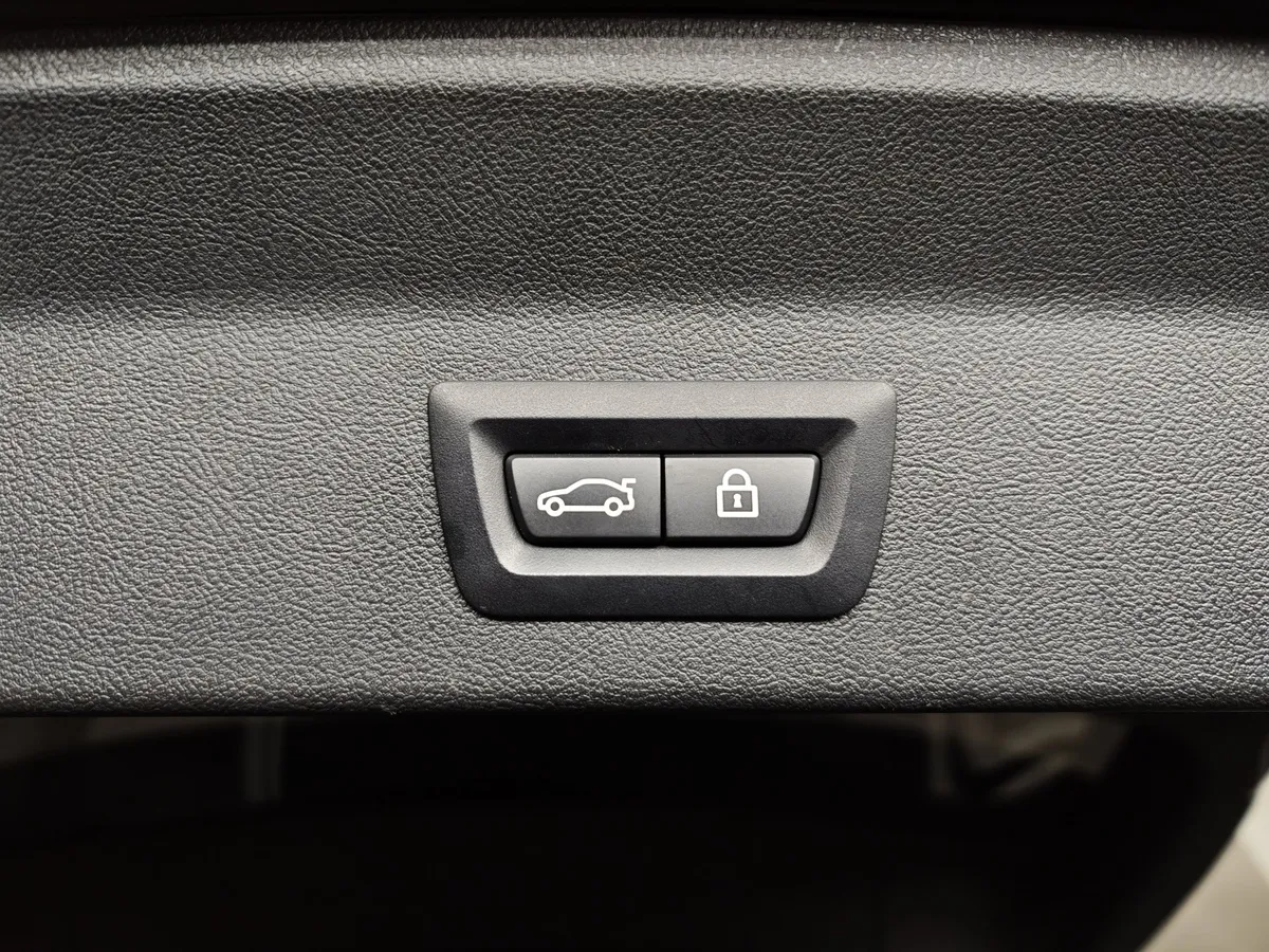 BMW X3 xDrive20i AT (184 л.с.) M Sport Серый в АВИЛОН. Слайд №16