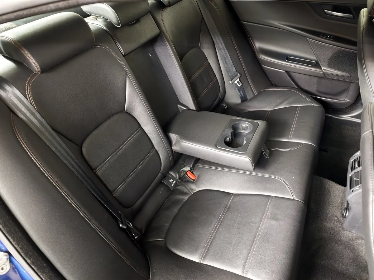 Jaguar XE 2.0 D AT (180 л.с.) Prestige Синий в АВИЛОН. Слайд №17