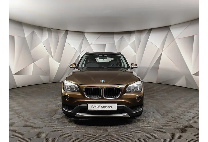 BMW X1 xDrive20i AT (184 л.с.) Базовая. Локальная сборка Коричневый в АВИЛОН. Слайд №4
