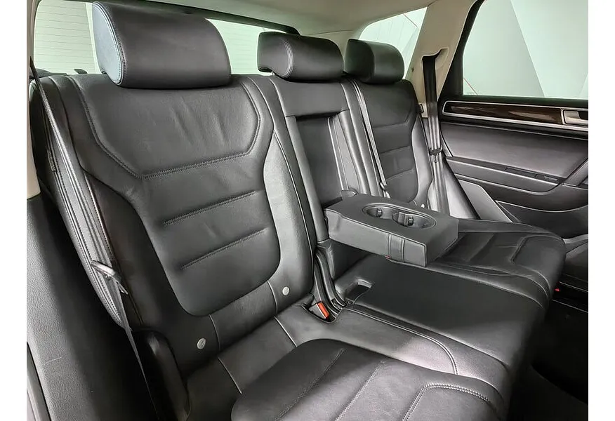 Volkswagen Touareg 3.0 TDI Tiptronic 4Motion (204 л.с.) Серебристый в АВИЛОН. Слайд №17