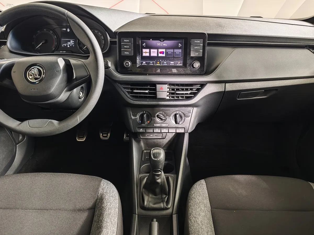 Skoda Rapid 1.6 MT (90 л.с.) Белый в АВИЛОН. Слайд №15