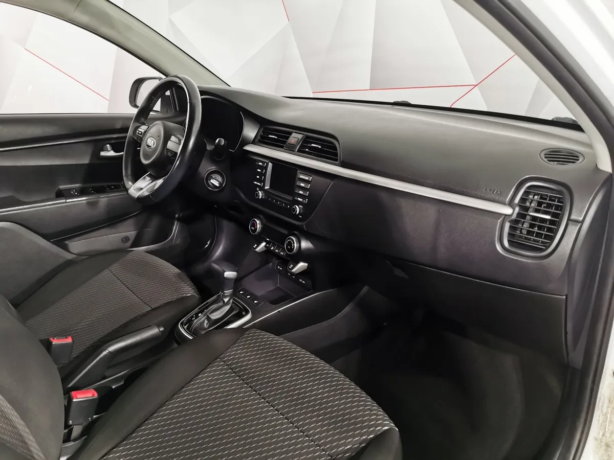 Kia Rio X-Line 1.6 AT (123 л.с.) Luxe Белый в АВИЛОН. Слайд №12