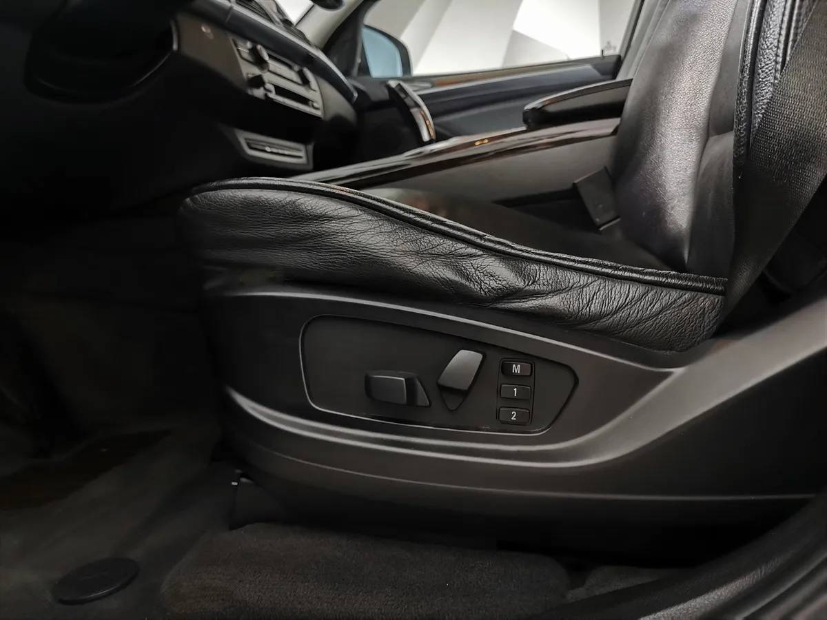 BMW X5 xDrive48i AT (355 л.с.) Серебристый в АВИЛОН. Слайд №16