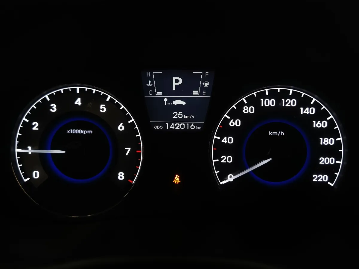 Hyundai Solaris 1.6 AT (123 л.с.) Dynamic Красный в АВИЛОН. Слайд №17