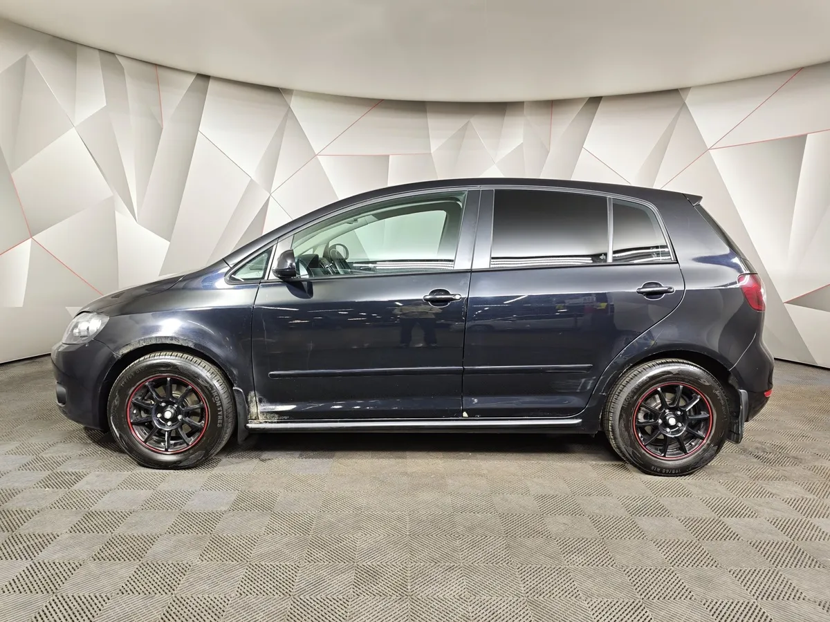 Volkswagen Golf 1.6 MT (102 л.с.) Trendline Черный в АВИЛОН. Слайд №5