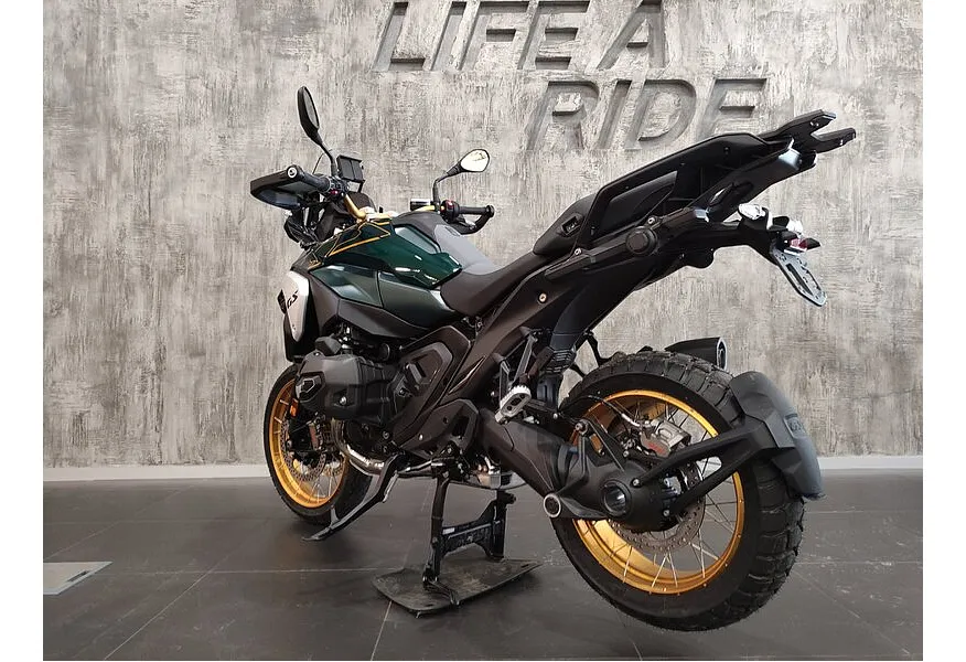 BMW Motorrad R 1300 GS R 1300 GS 1300 см³ (145) 1300 Зеленый в АВИЛОН. Слайд №3