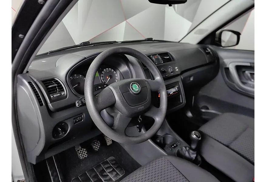 Skoda Fabia 1.4 MT (125 л.с.) Желтый в АВИЛОН. Слайд №16