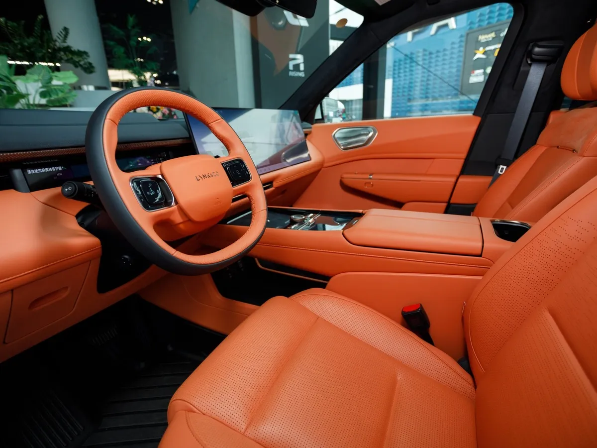 Lynk & Co 900 2.0 AT 4WD (884 л.с.) Ultra Белый в АВИЛОН. Слайд №7