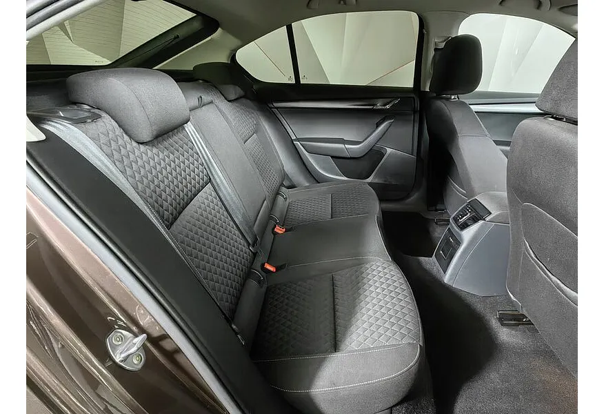 АВИЛОН - Skoda Octavia 1.8 TSI DSG (180 л.с.) Коричневый - slide 8
