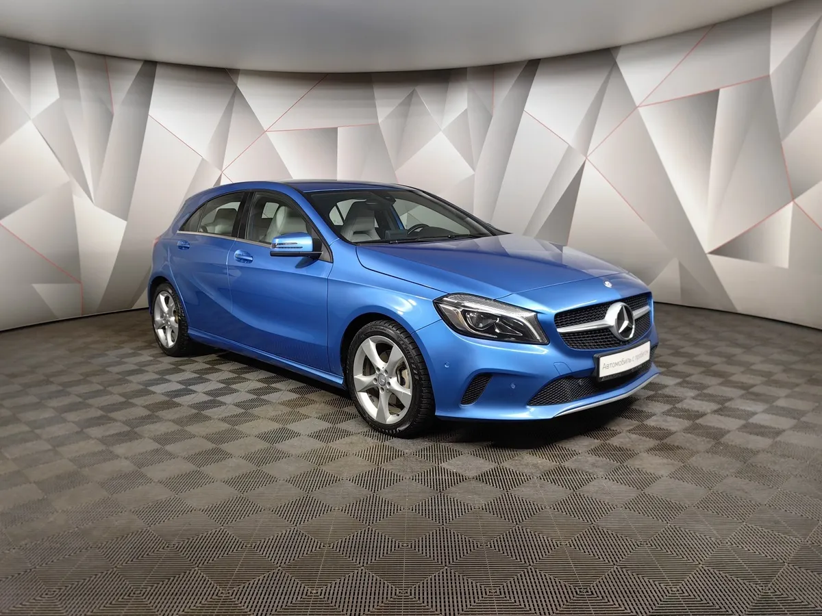 Mercedes-Benz A-Класс 180 7G-DCT (122 л.с.) Голубой в АВИЛОН. Слайд №3