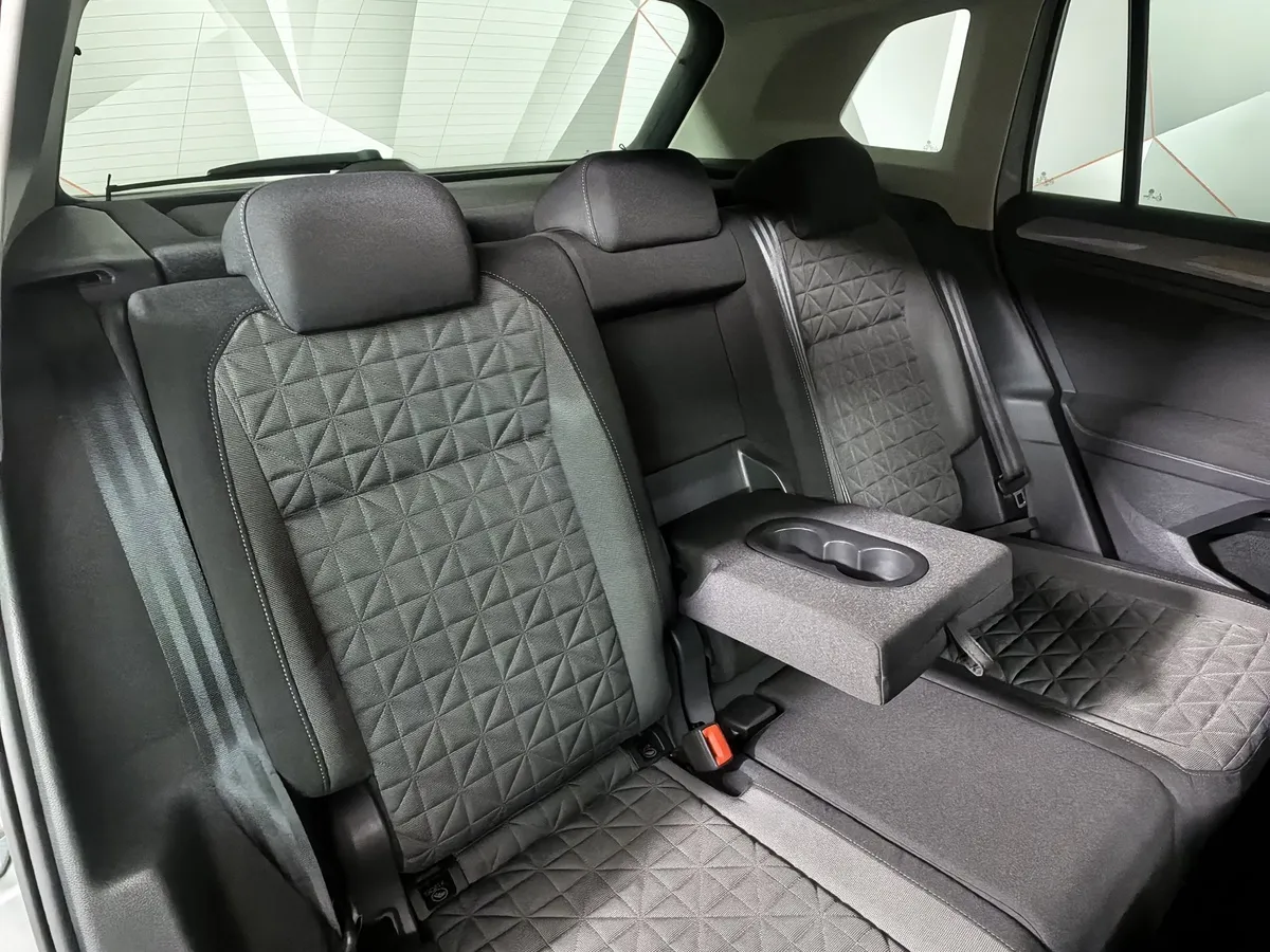 Volkswagen Tiguan 1.4 TSI AT (150 л.с.) Status Серый в АВИЛОН. Слайд №17