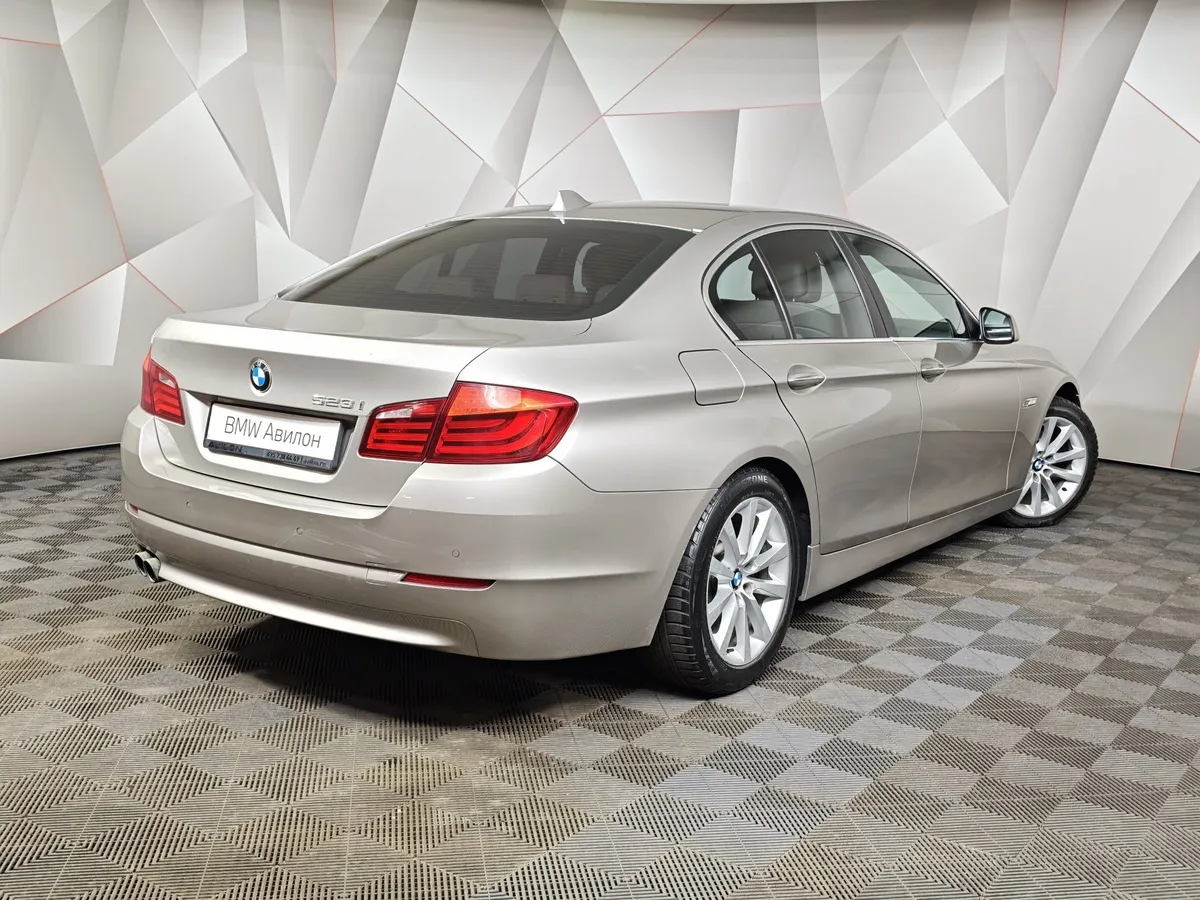 BMW 5 серия 523i AT (204 л.с.) Base Локальная сборка Бежевый в АВИЛОН. Слайд №2