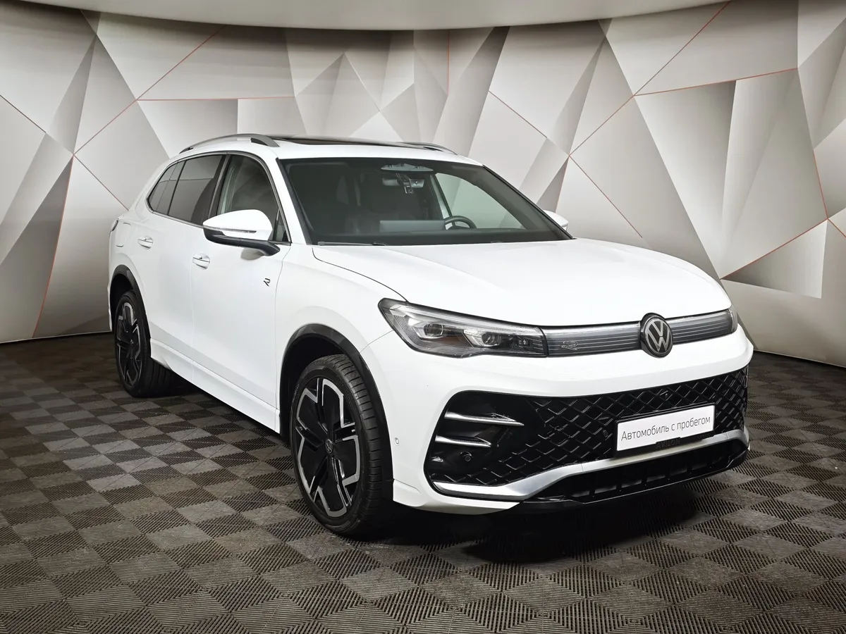 Volkswagen Tiguan 380 TSI 2.0 DSG 4WD (220 л.с.) R-Line Белый в АВИЛОН. Слайд №3