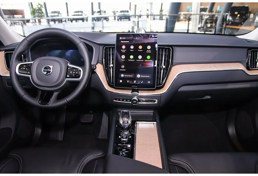 АВИЛОН - Volvo XC60 2.0 B5 8AT AWD (300 л.с.) Plus Черный - slide 1