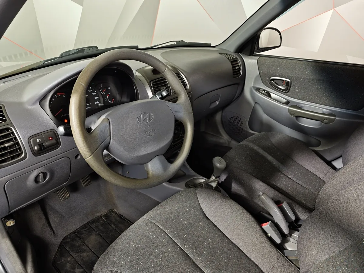 Hyundai Accent 1.5 MT (102 л.с.) Серый в АВИЛОН. Слайд №18
