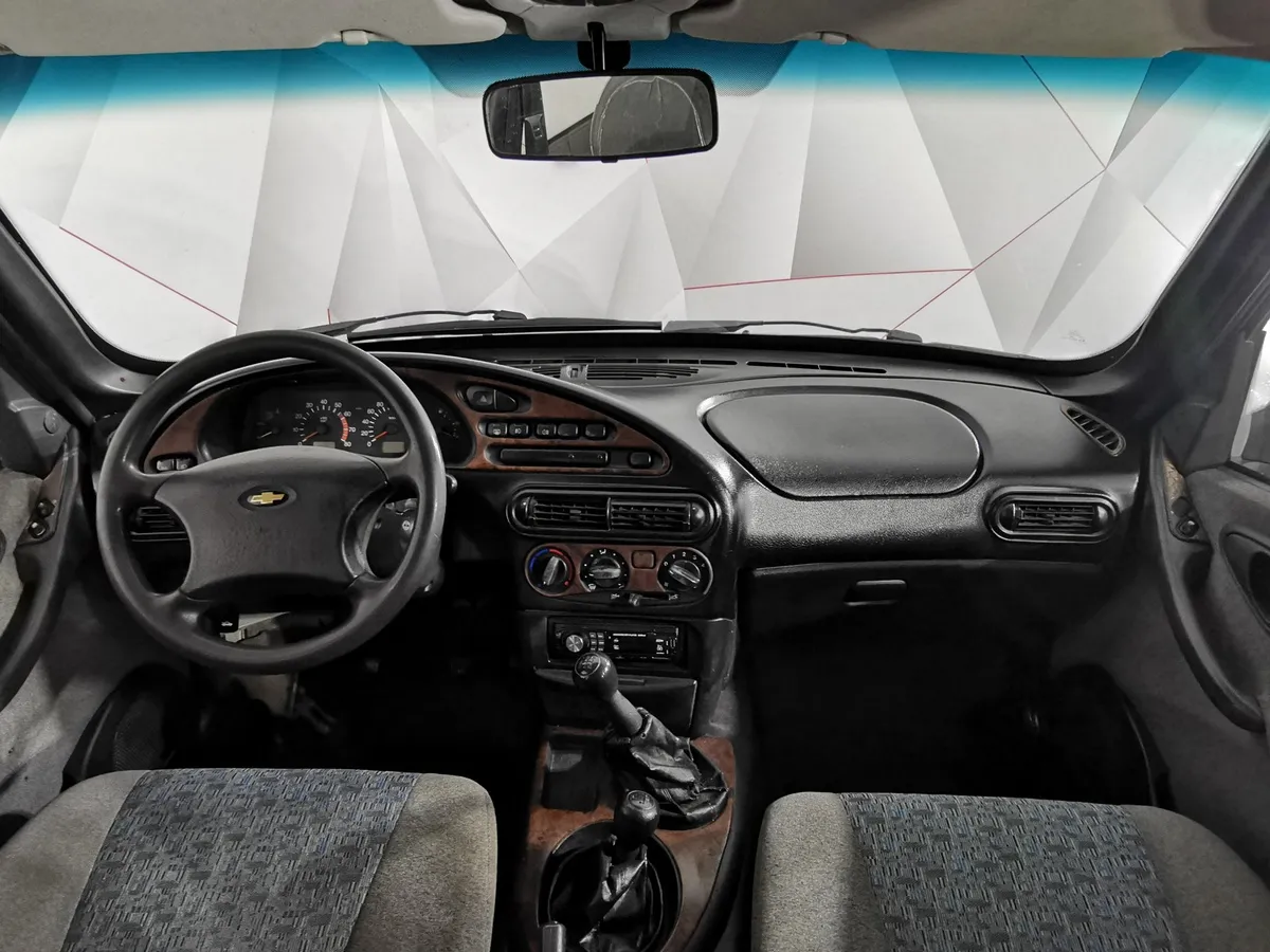 Chevrolet Niva 1.7 MT (80 л.с.) Серебристый в АВИЛОН. Слайд №12