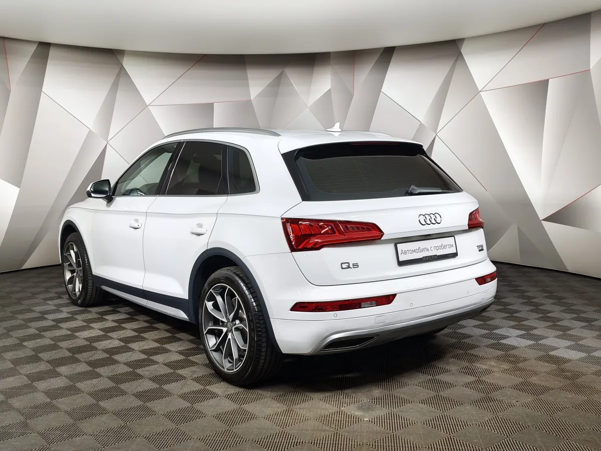 Audi Q5 L 40 TFSI S tronic quattro (249 л.с.) Белый в АВИЛОН. Слайд №4