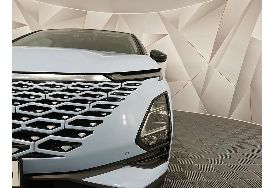 Omoda C5 1.5T CVT (147 л.с.) Ultimate (двухцветный, красные элементы экстерьера) Синий в АВИЛОН. Слайд №10