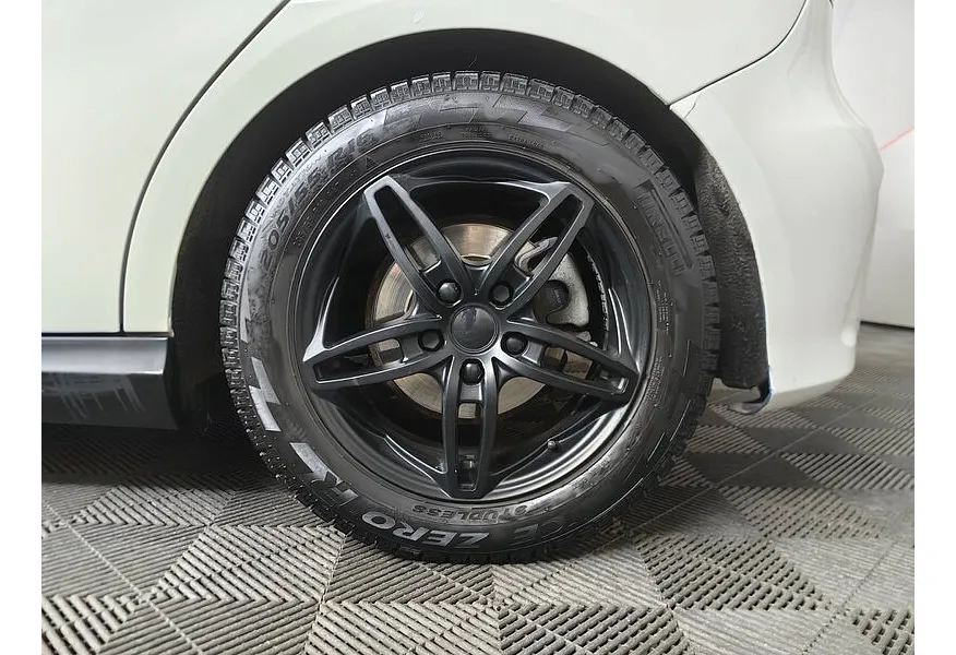 Mercedes-Benz A-Класс A 180 7G-DCT (122 л.с.) Особая серия Белый в АВИЛОН. Слайд №9