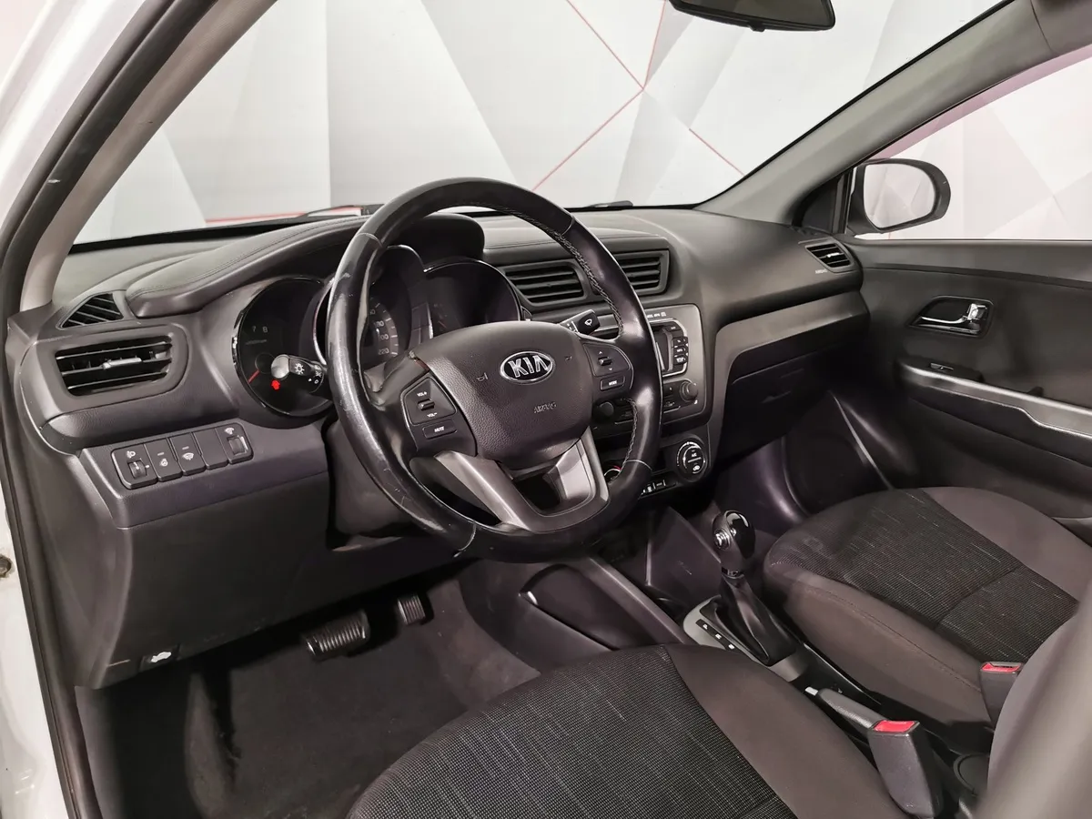 Kia Rio 1.6 AT (123 л.с.) Белый в АВИЛОН. Слайд №18