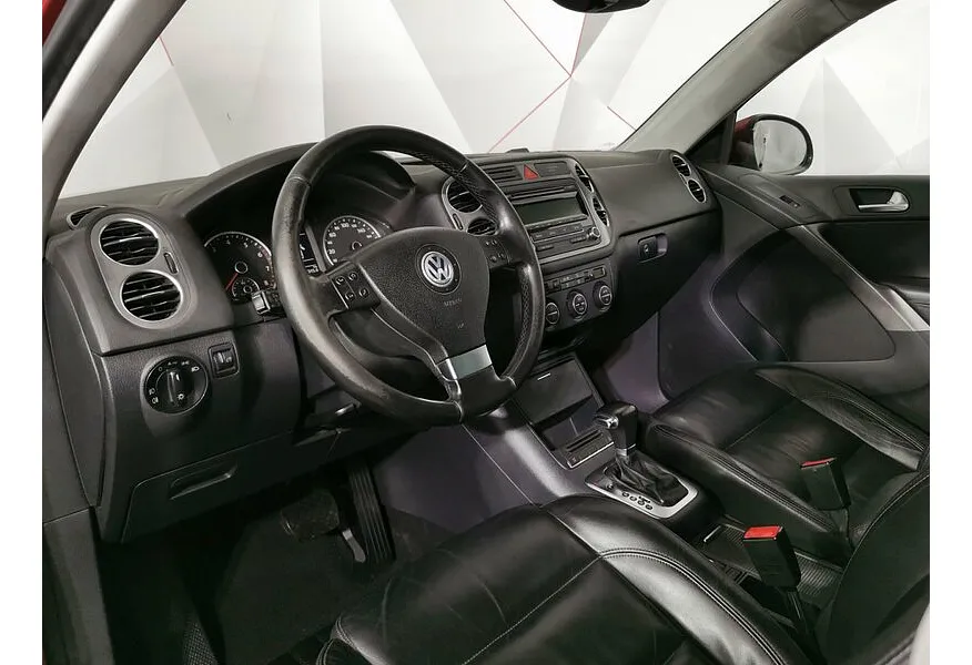 Volkswagen Tiguan 2.0 TSI 4Motion AT (180 л.с.) Sport & Style Красный в АВИЛОН. Слайд №18
