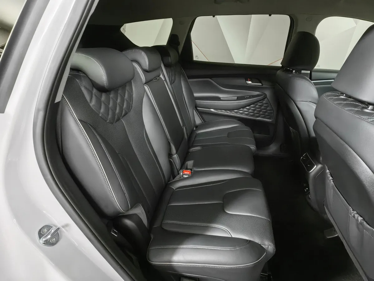 Hyundai Santa Fe 2.2 CRDi AWD 8AT (200 л.с.) High-Tech Белый в АВИЛОН. Слайд №16