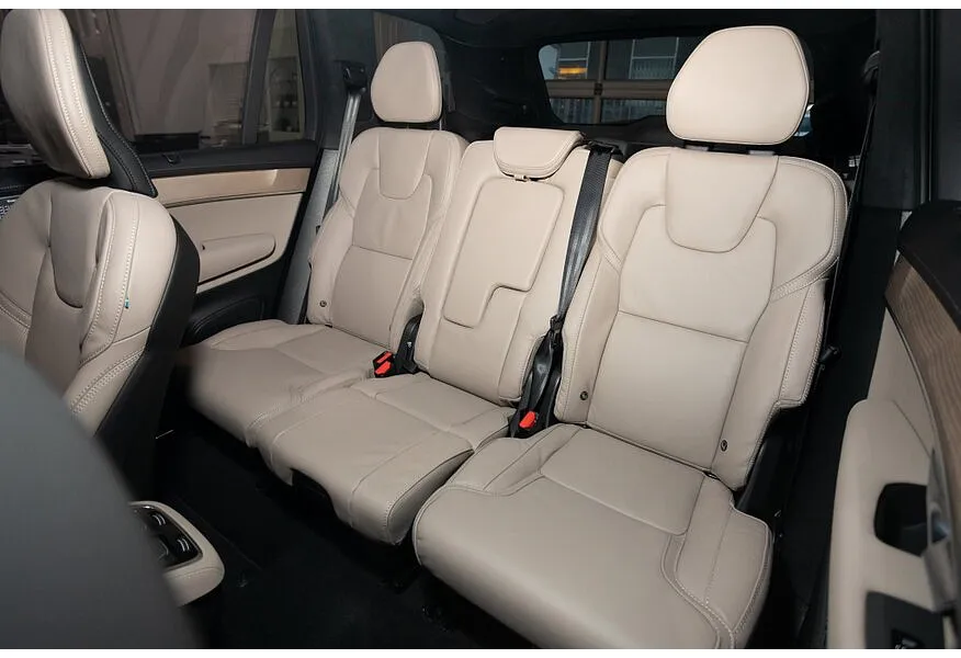 Volvo XC90 2.0 B5 mild hybrid AT AWD (7 мест) (250 л.с.) Ultra Bright Черный в АВИЛОН. Слайд №11