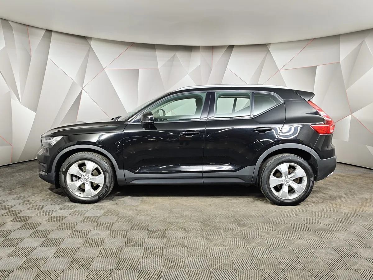 Volvo XC40 2.0 T4 Drive-E AT AWD (190 л.с.) Momentum Черный в АВИЛОН. Слайд №5