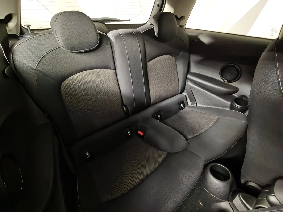 MINI 3 двери Cooper 1.5 AT (136 л.с.) Essential Серый в АВИЛОН. Слайд №14