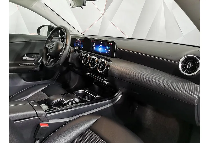 Mercedes-Benz CLA 200 7-G DCT (150 л.с.) Черный в АВИЛОН. Слайд №8