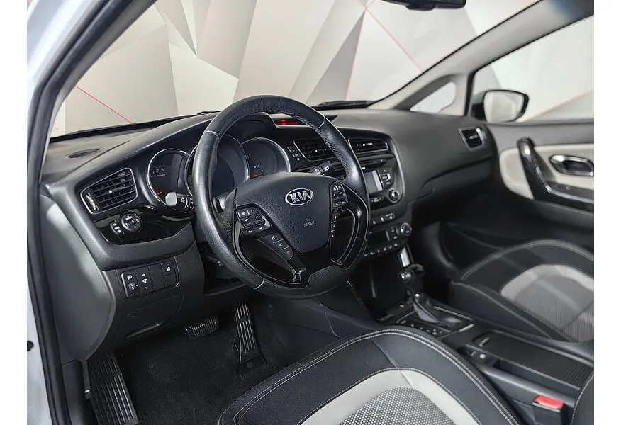 Kia Ceed 1.6 CRDi AT (115 л.с.) Белый в АВИЛОН. Слайд №19