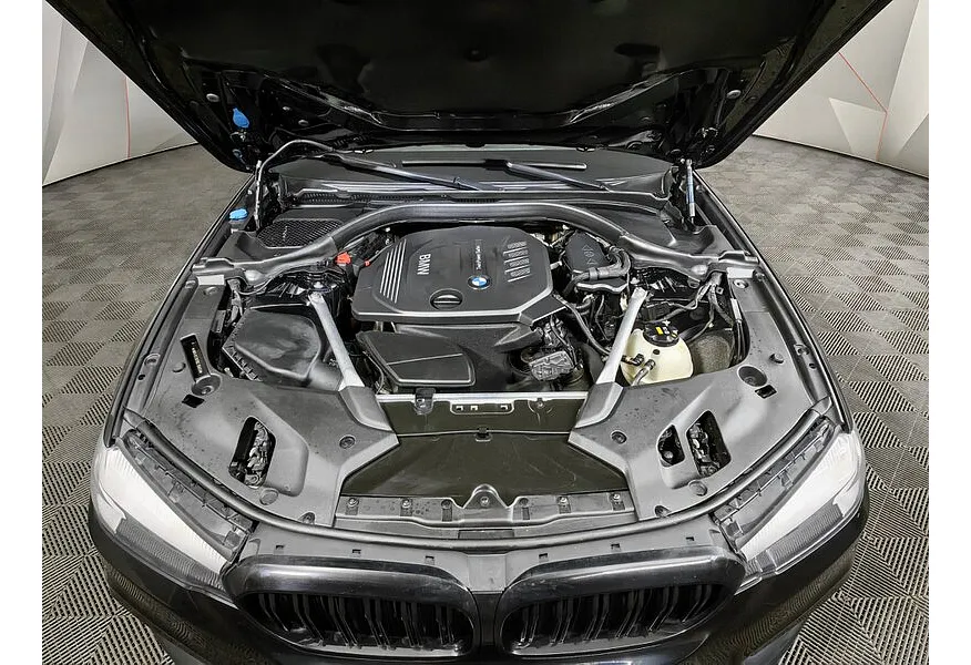 BMW 5 серия 520d xDrive Steptronic (190 л.с.) Черный в АВИЛОН. Слайд №10