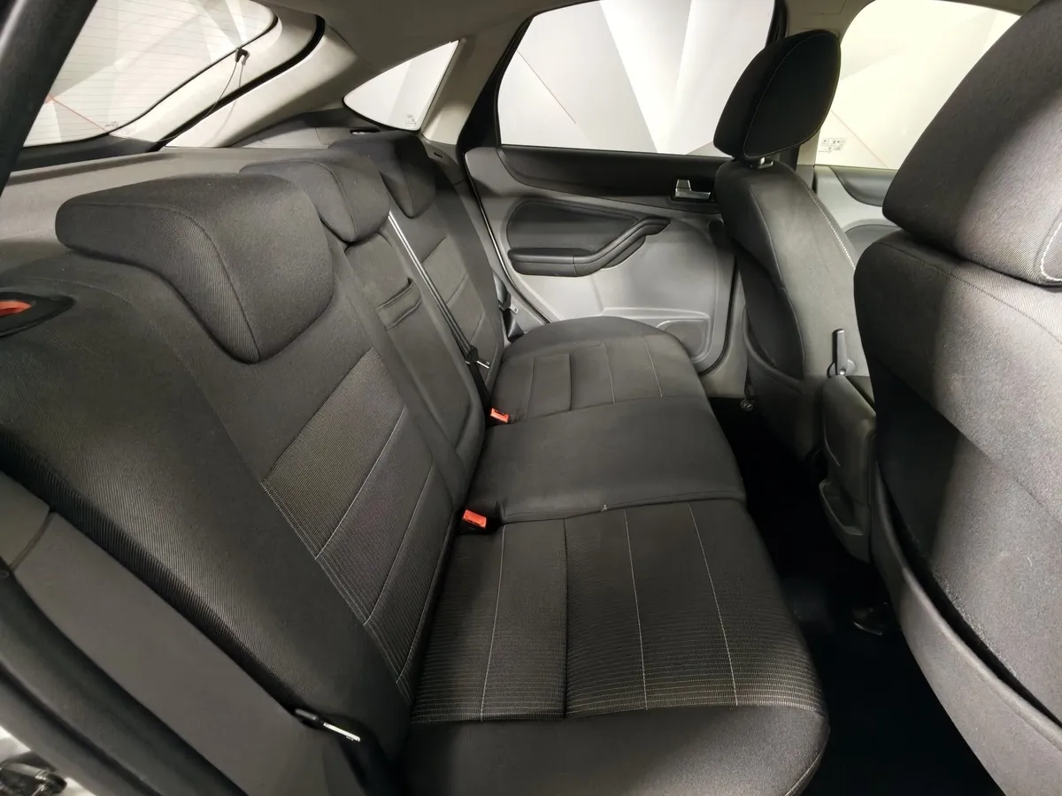 Ford Focus 1.6 AT (101 л.с.) Ghia Серебристый в АВИЛОН. Слайд №14