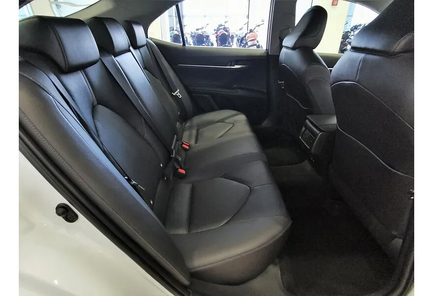 Toyota Camry 2.5 AT (200 л.с.) Белый в АВИЛОН. Слайд №15