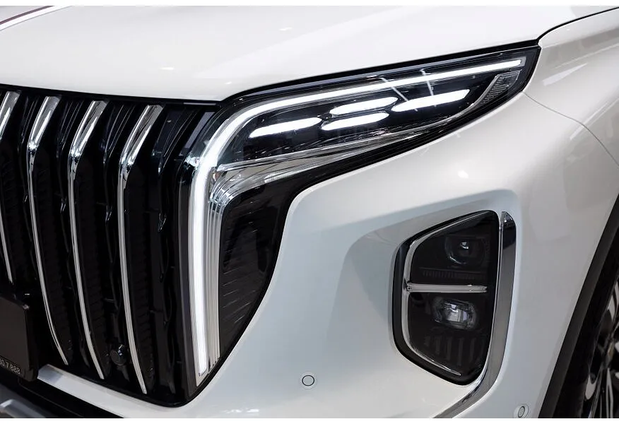 Hongqi HS7 2.0T 8AT 4WD (245 л.с.) Deluxe Белый в АВИЛОН. Слайд №16